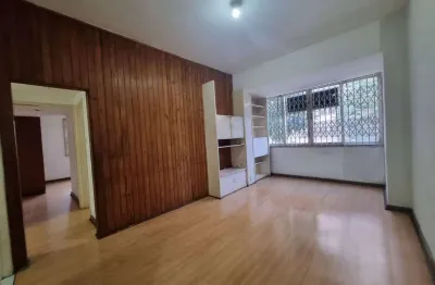 Apartamento à venda na tijuca, rua santo afonso entre o metrô saens pena e shopping tijuca. são 100m²  contendo sala, 3 quartos, dependências, vaga na escritura e portaria 24h.  oportunidade ímpar!