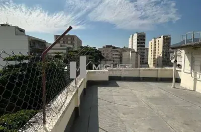 Tijuca, apartamento à venda com 2 quartos na rua carvalho alvim. localização prática, ao lado da rua uruguai e com fácil acesso a comércio variado. entre em contato para saber mais.
