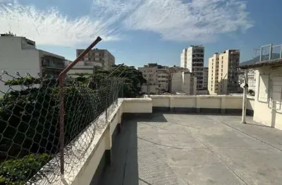 À venda: apartamento com 2 quartos na rua carvalho alvim, tijuca. próximo à rua uruguai e rodeado por ampla oferta de comércio e serviços. excelente oportunidade para morar bem localizado.