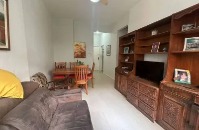 Apartamento à venda na rua conde de bonfim, tijuca. são 2 quartos em localização estratégica, próximo à praça saens peña e metrô. excelente opção para morar com praticidade.