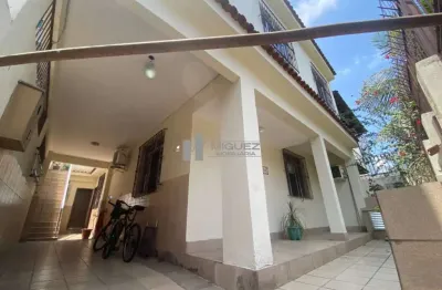 À venda no andaraí, imóvel com 4 quartos, 250m² e 2 vagas na rua nísia floresta. excelente localização, perto de comércio e serviços. código do imóvel: 20569. consulte detalhes.
