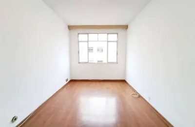 Cobertura à venda na rua cambaúba, com 2 quartos e sala ampla. localização estratégica, próxima ao comércio e ao iate clube jardim guanabara. entre em contato para mais informações.
