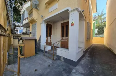 Casa na rua professor gabizo, tijuca, sala ampla, 4 quartos, área externa e apenas 400 metros do metrô afonso pena