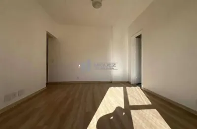 Apartamento à venda em vila isabel com varanda, sala ampla, dois quartos em ótimo estado, banheiro social, cozinha prática, dependência completa e vaga de garagem. entre em contato para detalhes.