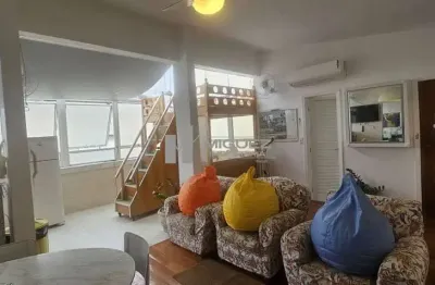 Aluga se: cobertura em ipanema com 2 quartos, 1 vaga, piscina e área de lazer. localizada na avenida rainha elizabeth, conta com sistema de energia solar, unindo conforto e eficiência em uma das regiõ