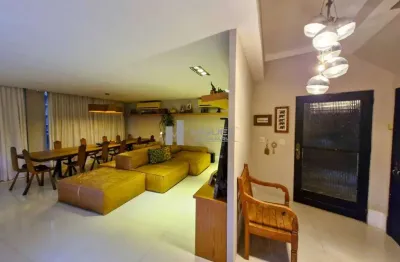 Casa à venda, rua maria amália, tijuca. 5 quartos sendo 4 suítes, área externa piscinas e churrasqueira. 2 vagas. código 22833
