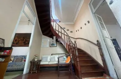 Casa dupelx à venda no humaitá, localizado na charmosa rua viúva lacerda! apenas 900 metros da lagoa!