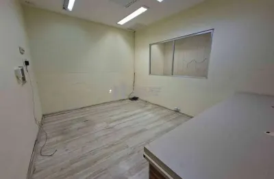 Excelente oportunidade à venda: prédio comercial com terreno em ponto estratégico da rua são francisco xavier. frente para o colégio militar, ideal para quem busca visibilidade e valorização.