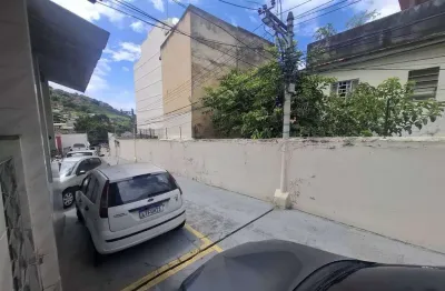 Casa de vila com 3 quartos na rua são francisco xavier, no bairro da tijuca