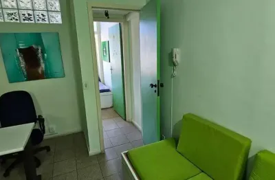 Belíssima sala comercial na rua desembargador isidro