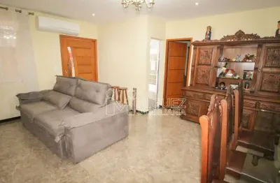 Casa a venda com 2 quartos na rua marechal bittencourt, riachuelo - rio de janeiro.