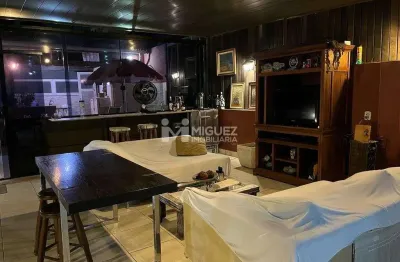 Tijuca, vendo casa rua do matoso. 2 quartos, terraço, e uma loja enorme no térreo