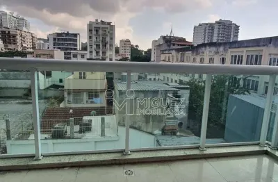 Apartamento com varanda, 2 quartos, suíte, vaga de garagem, piscina, rua dona maria - tijuca - rio de janeiro