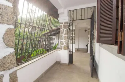 Casa à venda na rua mearim. 4 quartos sendo uma suíte, terraço com churrasqueira