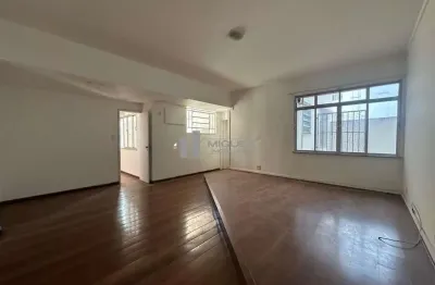 Apartamento a venda, av. melo matos, tijuca, sala em 2 ambientes, 3 quartos, banheiro social, ampla cozinha, dependências completas.