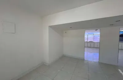 Vendo sala comercial no coração da saens pena com vaga