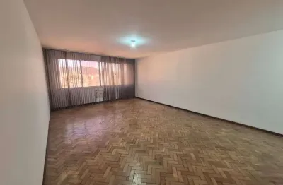 Espaçoso apartamento a venda na rua antônio basílio, na tijuca. com 3 quartos, sendo 1 suíte e 2 vagas na garagem. próximo a estação de metrô uruguai