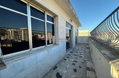 Excelente cobertura à venda na tijuca, rua dr. satamini. são 3 quartos, sendo 1 suíte com closet, sala integrada a iluminação natural, cozinha com dependência completa e 1 vaga de garagem na escritura