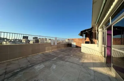 Cobertura a venda na tijuca, rua dr. satamini, 3 quartos  (1 suíte e closet), sala ampla, iluminada e arejada, cozinha com dependência completa,  1 vaga na escritura, colado aos metrôs da praça afonso