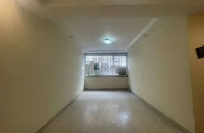 Apartamento garden à venda na rua campos sales, tijuca. originalmente com 3 quartos, foi adaptado para 4 dormitórios, oferecendo mais espaço e versatilidade. conta com 1 vaga de garagem na escritura. 