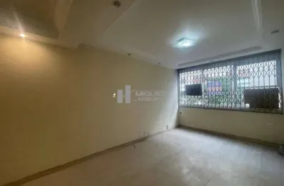 Apartamento garden à venda na rua campos sales, tijuca. originalmente com 3 quartos, foi adaptado para 4 dormitórios, oferecendo mais espaço e versatilidade. conta com 1 vaga de garagem na escritura. 