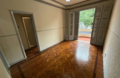 À venda, apartamento garden na tijuca. são 2 quartos, varanda e dependência completa, localizado na rua são francisco xavier, próximo a conveniências e transporte.