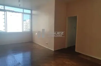 Na tijuca, rua conde de bonfim, apartamento à venda com sala ampla, 3 quartos, banheiro social, dependência completa e vaga de garagem na escritura. oportunidade para morar com praticidade.