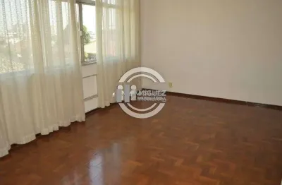 Na praça seca, apartamento à venda com aproximadamente 240m². imóvel bem distribuído com sala, 3 quartos (1 suíte) e 2 vagas. localização tranquila e residencial.