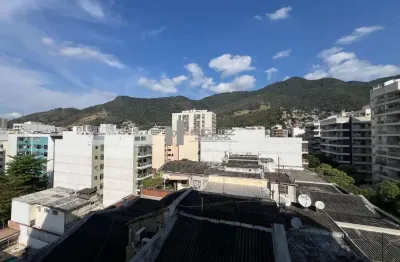 Apartamento a venda, rua joão alfredo, tijuca, 2 varandas, 3 ótimos quartos, sendo 1 suíte, banheiro social, cozinha com armários, dependências completas, 2 vagas de garagem.