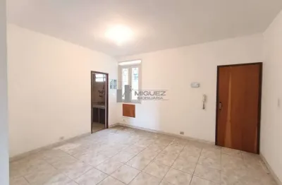 Alugo apartamento espaçoso, 2 quartos com excelente localização na tijuca