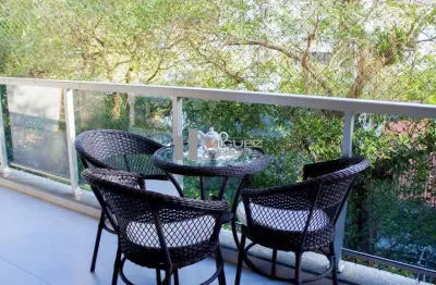 Venha morar com estilo na tijuca. apartamento modernizado na rua itacuruçá – 2 varandas, 3 suítes, copa cozinha, 3 vagas, em área nobre da tijuca.
