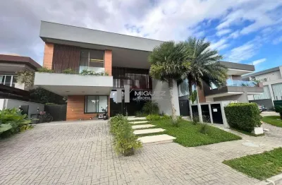 Casa triplex a venda no condomínio alphaville de alto padrão e sofisticação com 5 suítes e espaço para 4 vagas de garagem com uma infraestrutura impecável - barra da tijuca