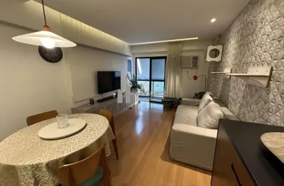 Colado à praça afonso pena, varanda,  sala 2 quartos sendo 1 suíte 1 vaga de garagem, 80m²