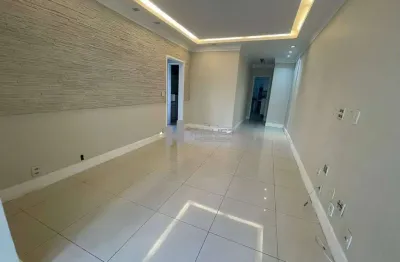 Apartamento a venda - exclusividade - rua afonso pena colado ao metrô com 2 quartos, 1 suíte, 90 m², dependências completas e vaga na escritura -tijuca - rio de janeiro