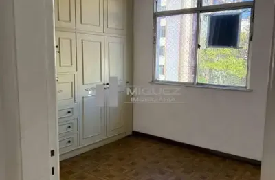 Apartamento à venda na rua uruguai, tijuca, sala, 2 quartos com dependência completa. excelente localização com fácil acesso ao metrô e comércio da região.