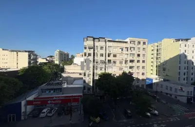 À venda apartamento sala 3 quartos, sol da manhã a poucos minutos do metrô