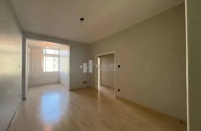 À venda apartamento sala 3 quartos, sol da manhã a poucos minutos do metrô da estação uruguai