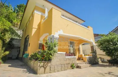 Casa à venda na rua dr. catrambi com piscina, 3 quartos, garagem para 3 carros e uma área externa enorme. alto da boa vista