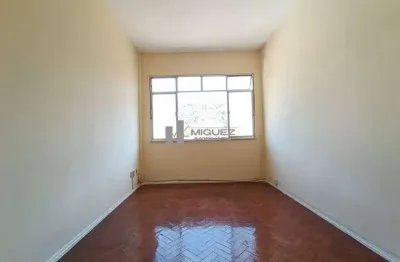 Alugo imóvel espaçoso e muito arejado de 2 quartos e dependência completa na rua heráclieto graça no lins de vasconcelos