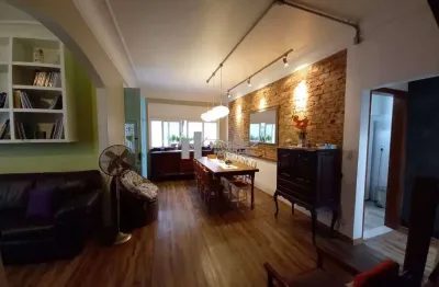 Casa de vila à venda na tijuca! são 3 quartos sendo 1 com suite e closet, varanda charmosa e vaga de garagem. próximo ao metrô uruguai
