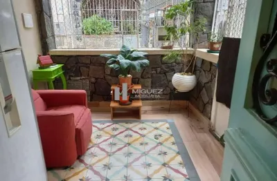 Casa de vila à venda na tijuca! são 3 quartos sendo 1 com suite e closet, varanda charmosa e vaga de garagem. próximo ao metrô uruguai