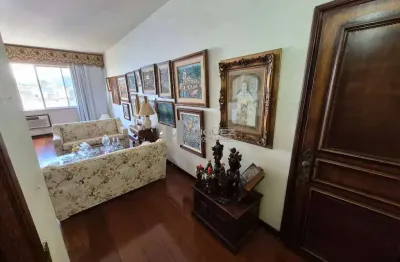 Vendo apartamento na rua antônio basílio, na tijuca. possui 3 quartos, sendo 1 suíte, dependências completas, 1 vaga na garagem e próximo ao metrô uruguai.