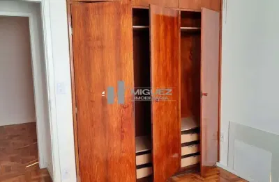 Alugo apartamento rua gonçalves crespo (tijuca) sala, 3 quartos, 2 banheiros sociais, 1 vaga de garagem.