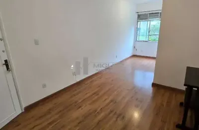 Apartamento à venda - rua campos sales - tijuca.  2 quartos com sol da manhã, a poucos passos do metrô afonso pena.  70 m².