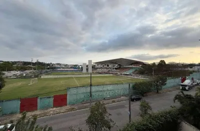 Apartamento à venda na ilha do governador! são 3 quartos, ótima planta e localização privilegiada, pertinho do shopping ilha plaza e de todo o comércio local.