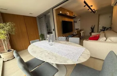 Excelente apartamento à venda na tijuca! 2 quartos (1 suíte), sala com varandão, cozinha planejada e 1 vaga. próximo à praça afonso pena, com decoração moderna e prática.