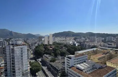 Conforto e vista livre! 3 quartos (1 suíte), varanda, 140 m², 2 vagas, condomínio com infraestrutura completa