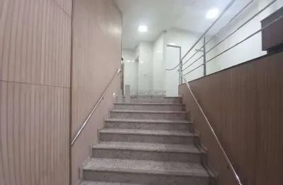 Sala comercial à venda com 40m² na praça da bandeira. imóvel em prédio moderno, bem localizado ao lado da haddock lobo. excelente custo-benefício para seu negócio. entre em contato.