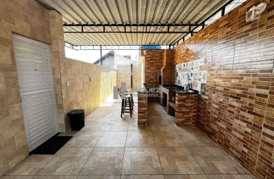 Alugo apartamento tipo casa com uma área externa fantástica, varanda, 2 quartos. rua navarro (catumbi)