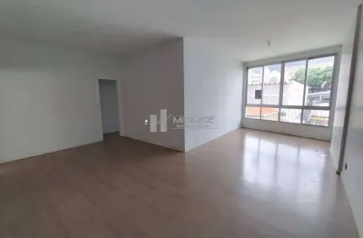 Alugo apartamento na rua barão de mesquita, 3 quartos, 1 suíte, dependência e 1 vaga de garagem.